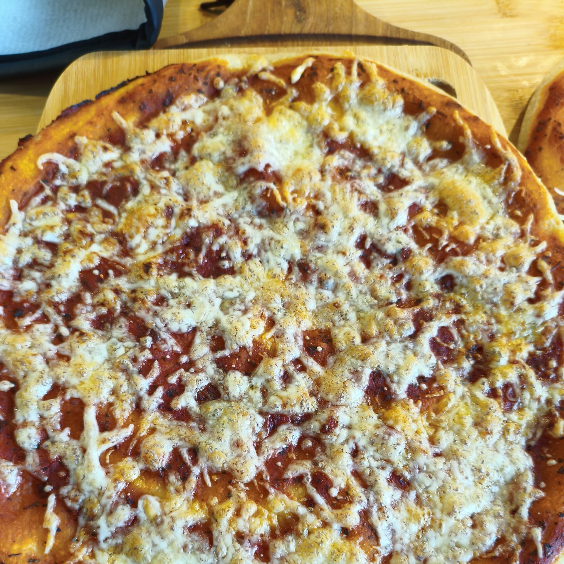 Neapolitanische Kühlschrank-Pizza "Detroit Style"